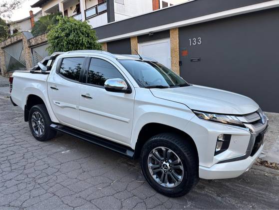 MITSUBISHI L200 TRITON 2.4 16V TURBO DIESEL SPORT HPE-S CD 4P 4X4 AUTOMÁTICO MITSUBISHI L200 TRITON 2.4 16V TURBO DIESEL SPORT HPE-S CD 4P 4X4 AUTOMÁTICO